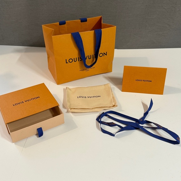 Louis Vuitton Small Shopping Bag, Ribbon, Box, Dust bag and envelope - Picture 1 of 10